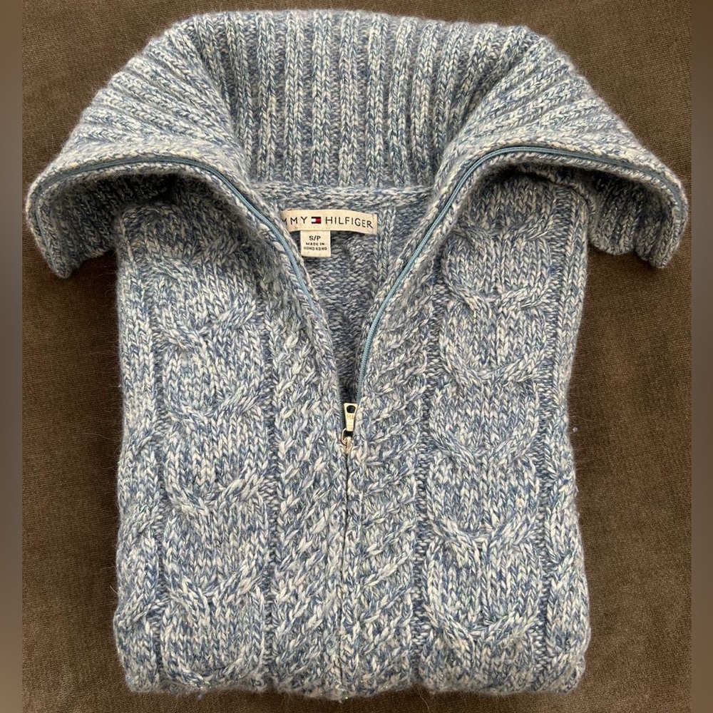 Thick Tommy Hilfiger sweater